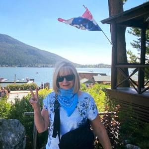 Meet your Posher, Connie